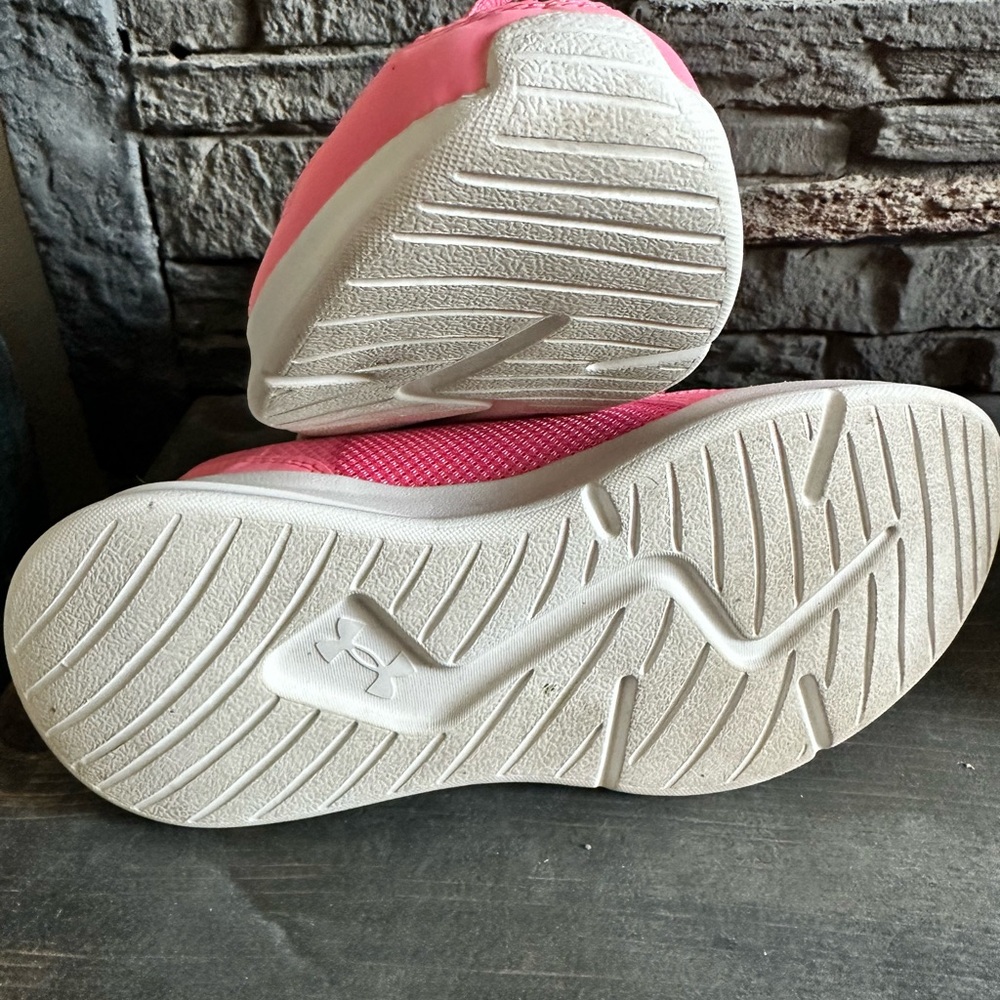 🎈Host Pick🎈 Under Armour ladies pretty pink sneakers 👟 - Picture 5 of 6
